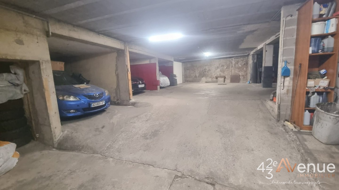 Grand appartement F5 de 270m,Terrasse de 70m, places privative en sous-sol