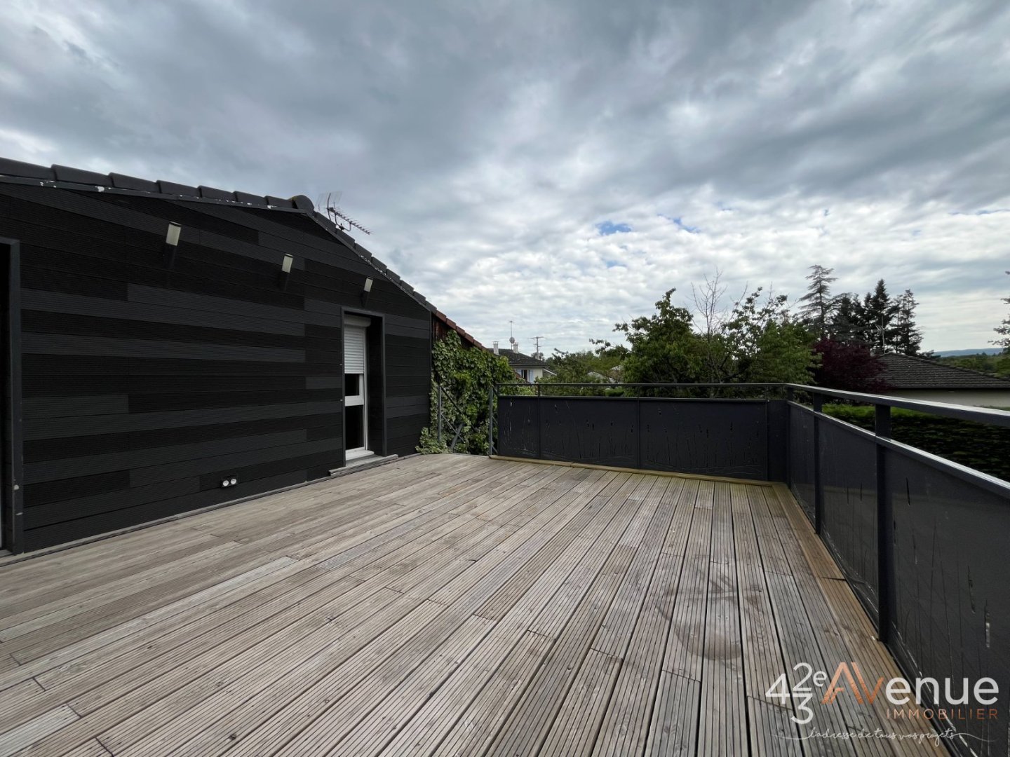 APPARTEMENT T5 - ST CYPRIEN - 115 m2 - 257000€