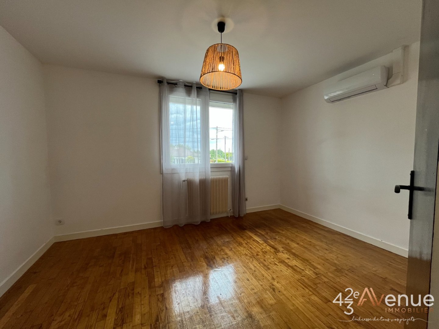 APPARTEMENT T5 - ST CYPRIEN - 115 m2 - 257000€