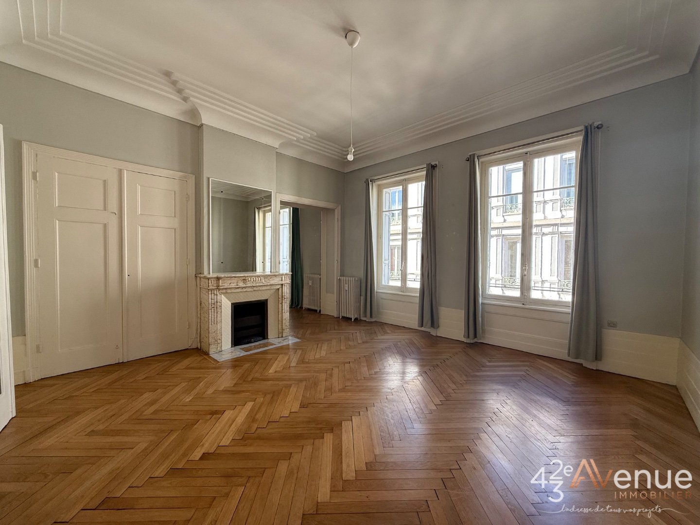 APPARTEMENT T5 A VENDRE - ST ETIENNE Albert Thomas - 141.09 m2 - 199000€