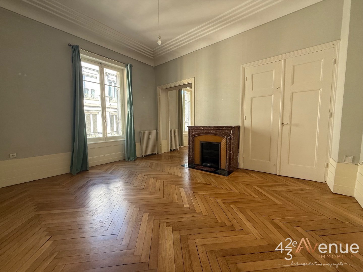 APPARTEMENT T5 A VENDRE - ST ETIENNE Albert Thomas - 141.09 m2 - 199000€