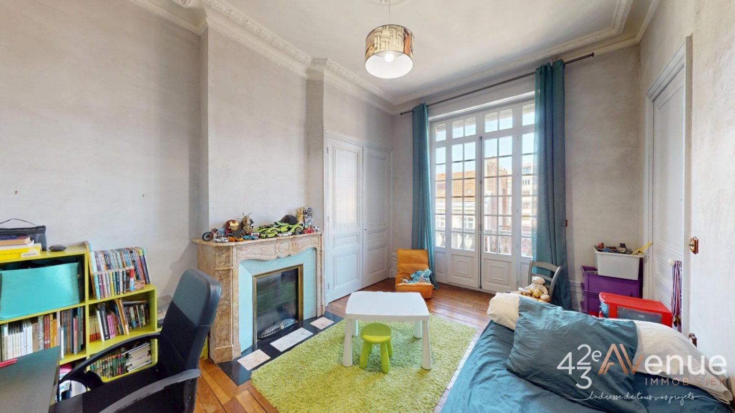APPARTEMENT T5 A VENDRE - ST ETIENNE BADOUILLERE - 130.16 m2 - 232 000 &euro;