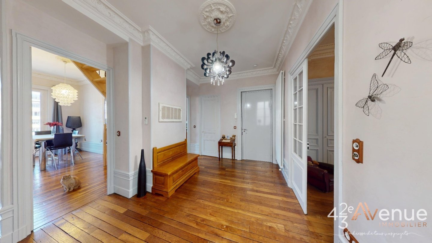 APPARTEMENT T5 A VENDRE - ST ETIENNE BADOUILLERE - 130.16 m2 - 232 000 &euro;