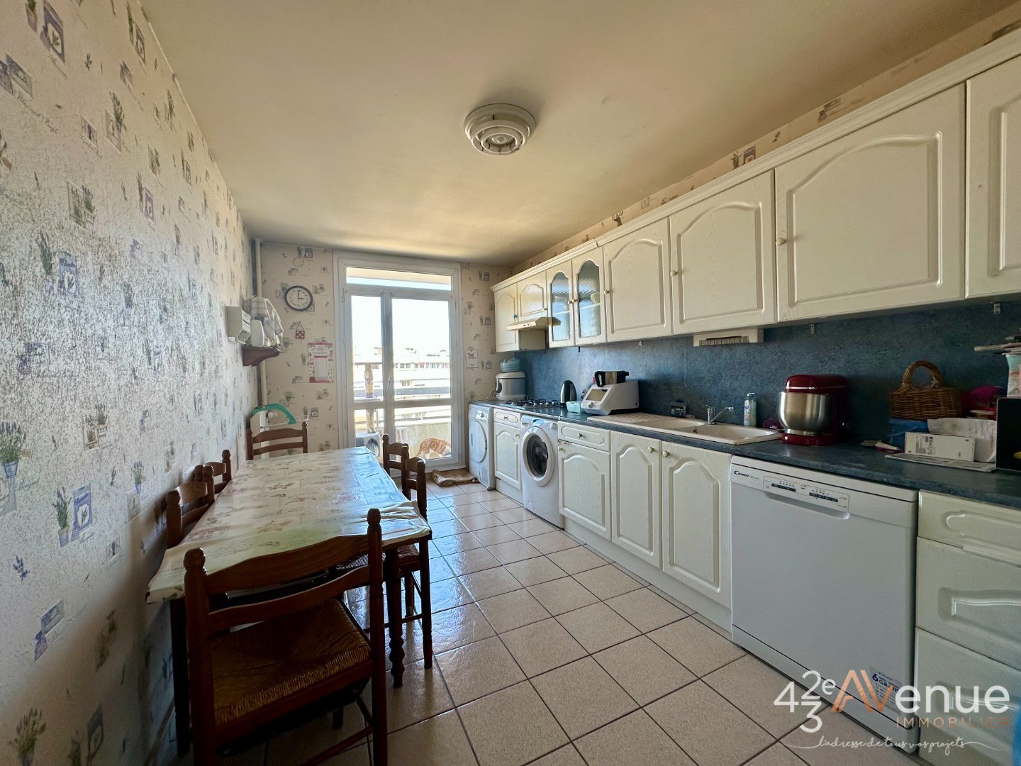 APPARTEMENT T5 A VENDRE - ST ETIENNE BELLEVUE - 106.59 m2 - 114 000 €