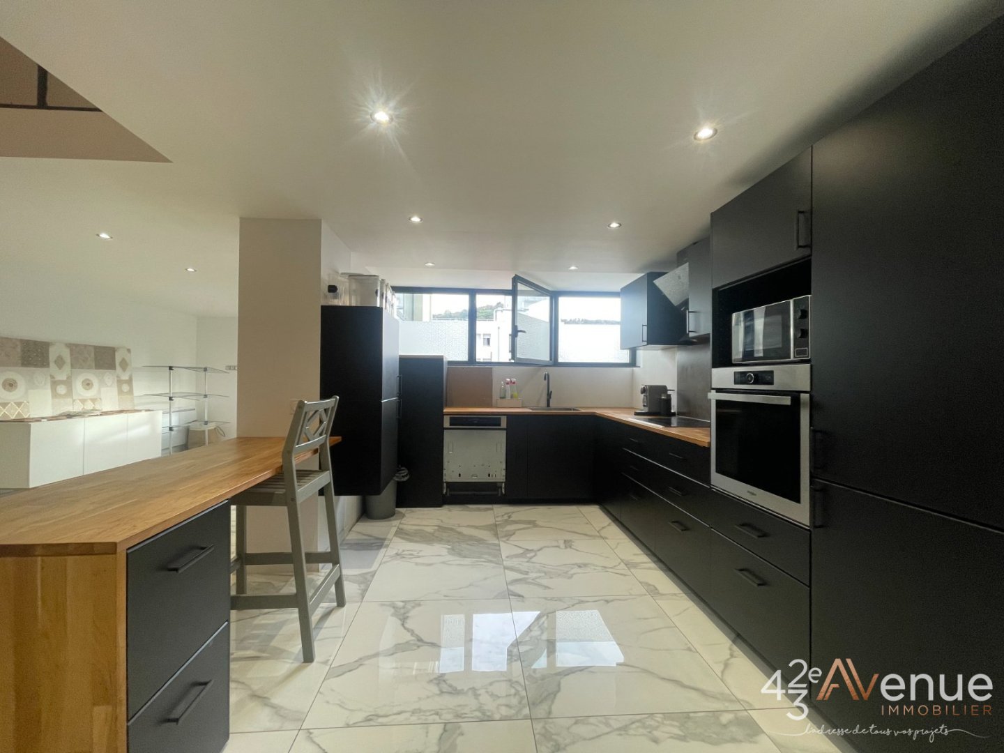 APPARTEMENT T5 A VENDRE - ST ETIENNE BELLEVUE - 136.14 m2 - 195 000 &euro;