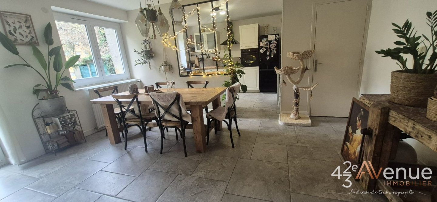 APPARTEMENT T5 A VENDRE - ST ETIENNE BERGSON - 143.68 m2 - 188�000�&euro;