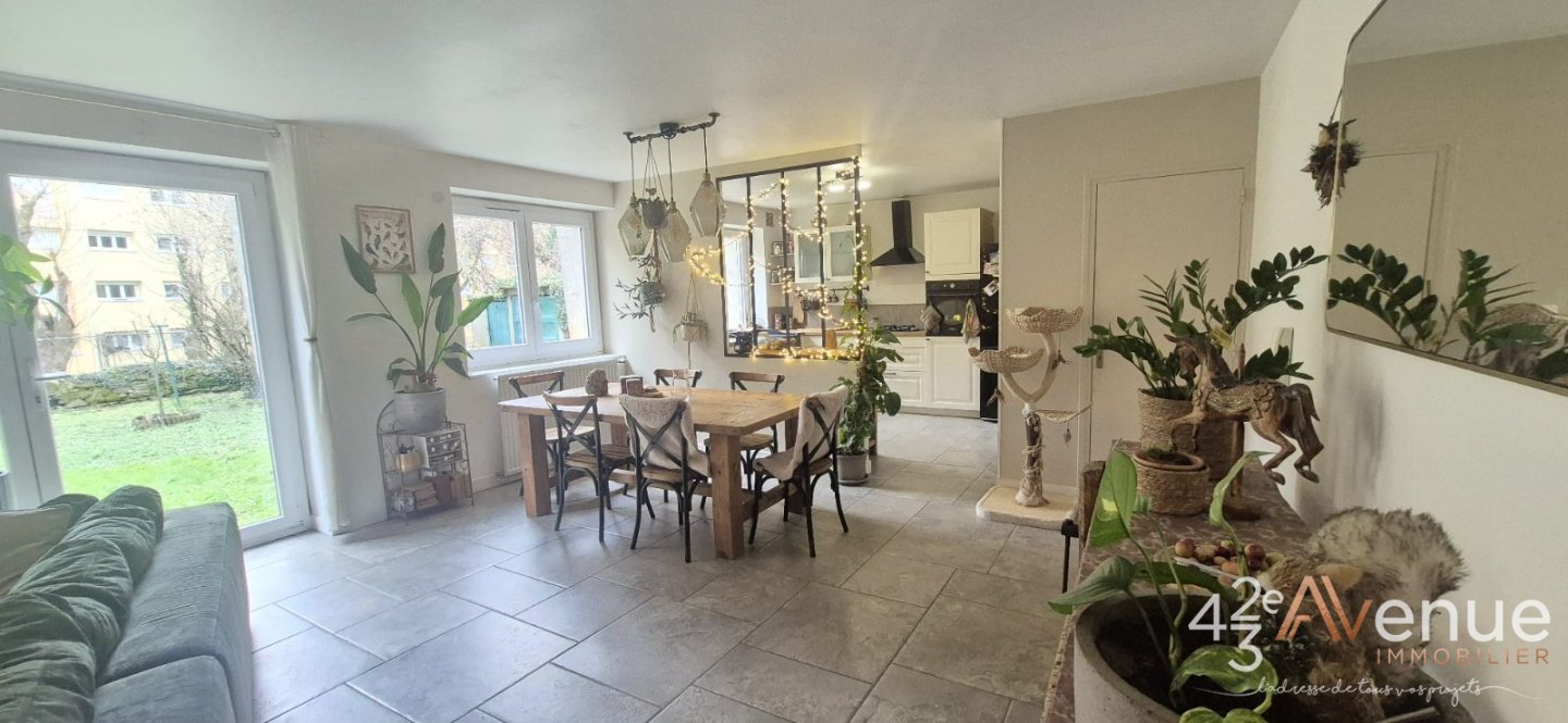 APPARTEMENT T5 A VENDRE - ST ETIENNE BERGSON - 143.68 m2 - 188�000�&euro;