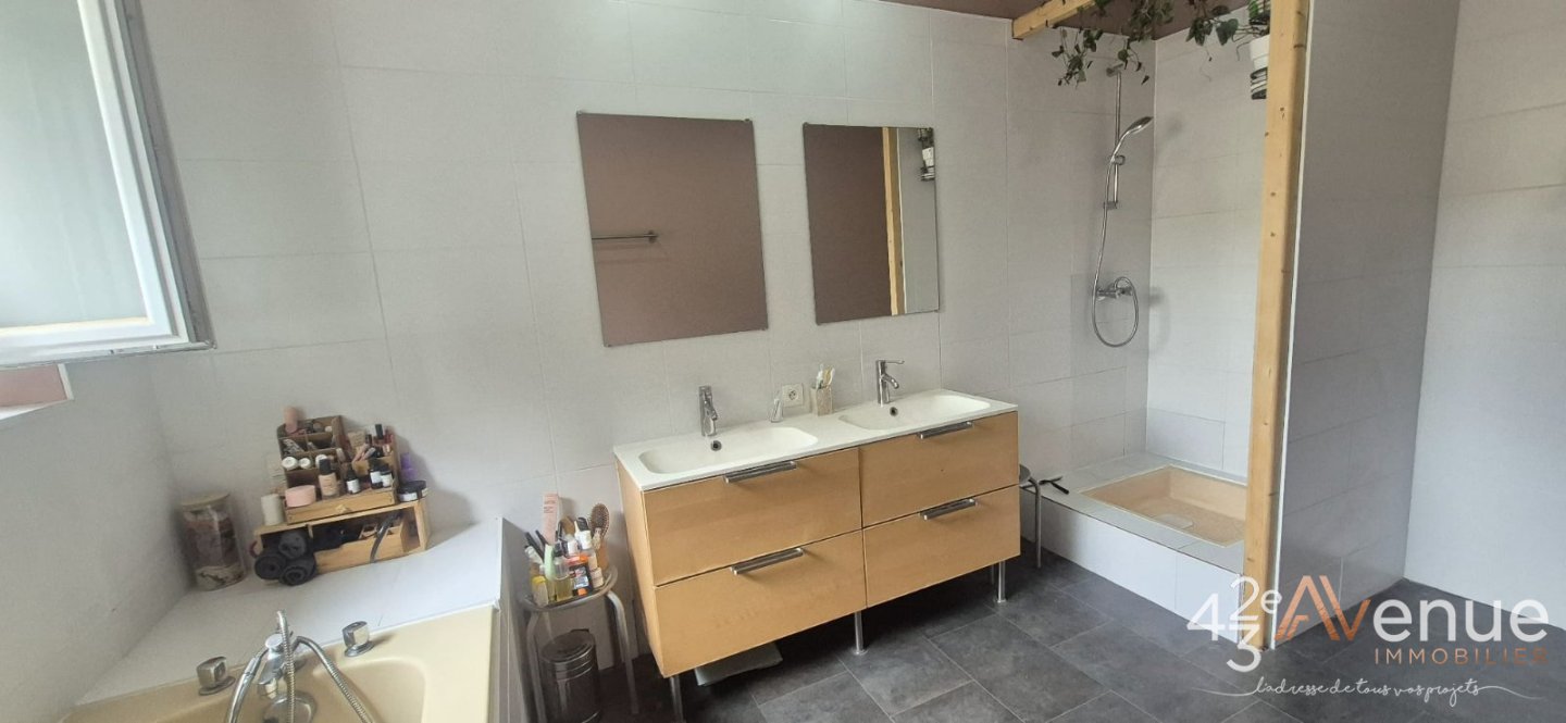 APPARTEMENT T5 A VENDRE - ST ETIENNE BERGSON - 143.68 m2 - 188�000�&euro;