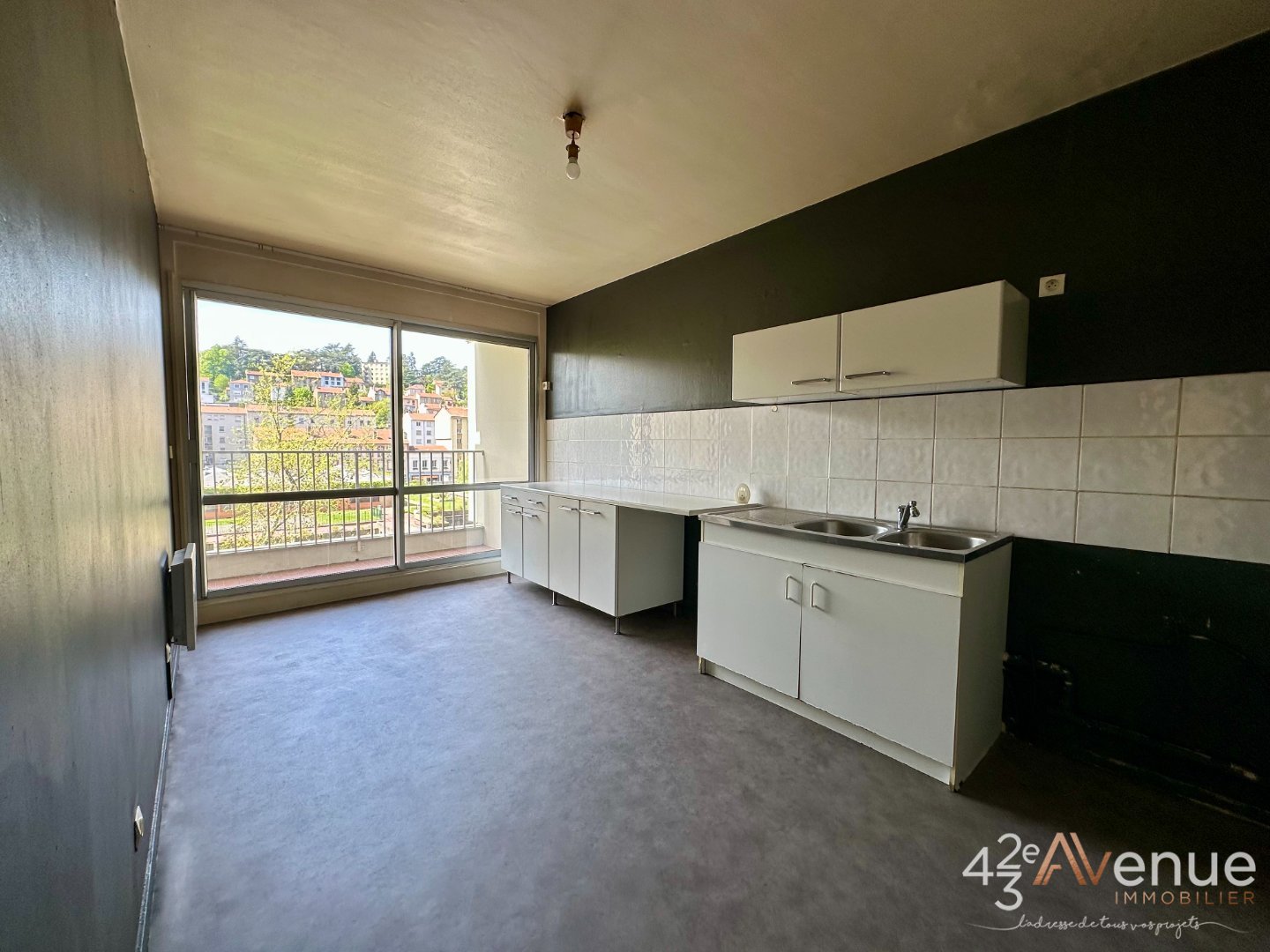 APPARTEMENT T5 A VENDRE - ST ETIENNE BERGSON - 103.31 m2 - 119 000 &euro;