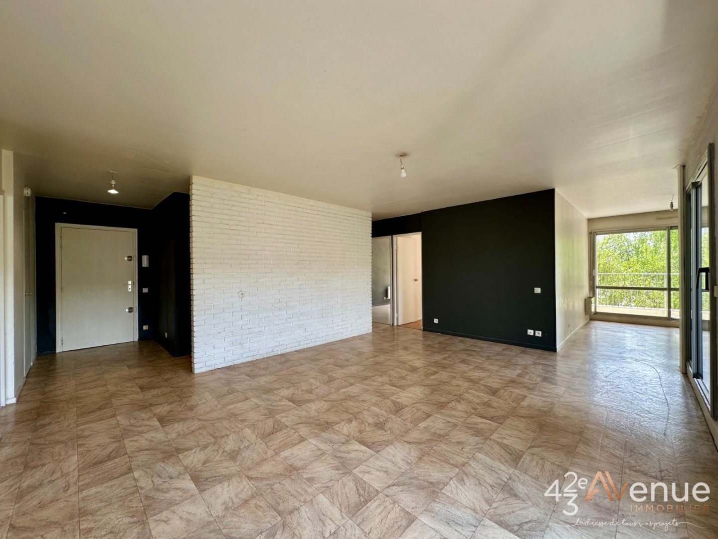 APPARTEMENT T5 A VENDRE - ST ETIENNE BERGSON - 103.31 m2 - 119 000 &euro;