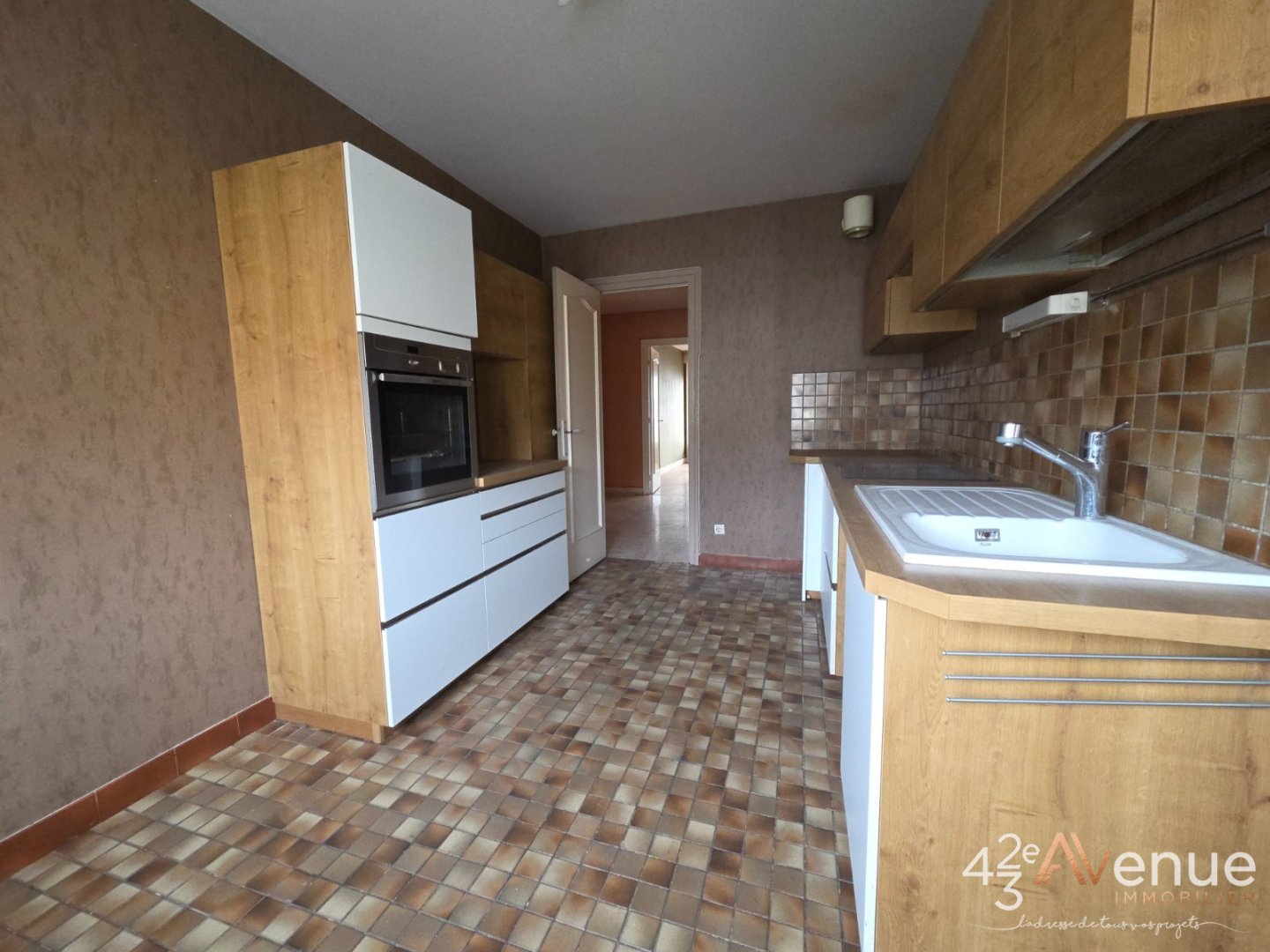 APPARTEMENT T5 A VENDRE - ST ETIENNE CARNOT - 141.96 m2 - 144�500�&euro;