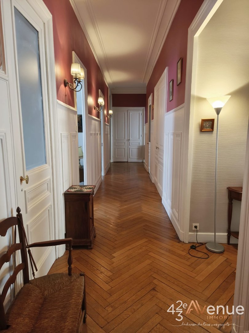 APPARTEMENT T5 A VENDRE - ST ETIENNE CENTRE VILLE - 208.22 m2 - 268�000�&euro;