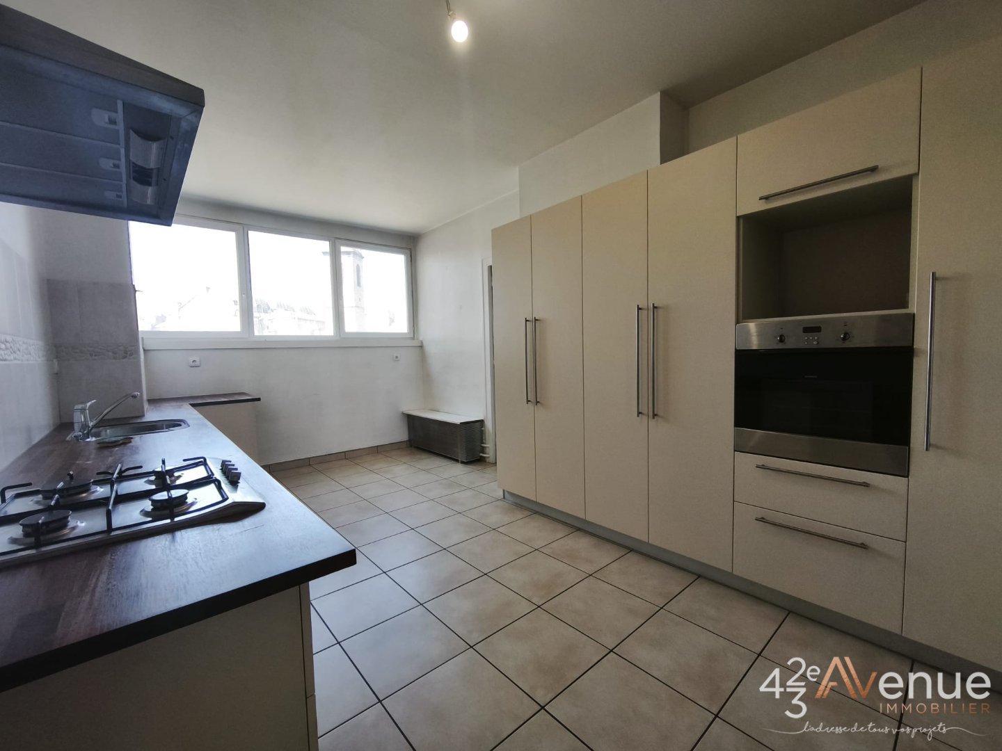 APPARTEMENT T5 A VENDRE - ST ETIENNE CENTRE VILLE - 178 m2 - 198 000 &euro;