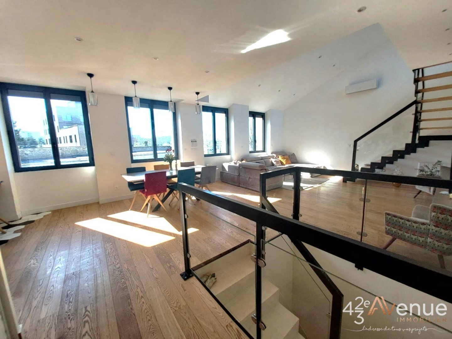 APPARTEMENT T5 - ST ETIENNE CHATEAUCREUX - 157 m2 - 260000€