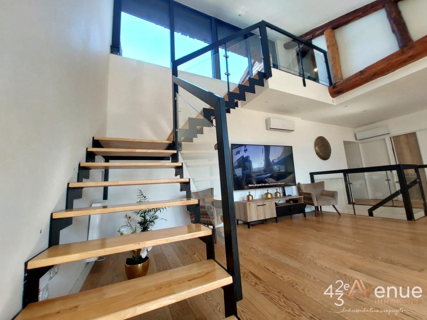 APPARTEMENT T5 - ST ETIENNE CHATEAUCREUX - 157 m2 - 260000€