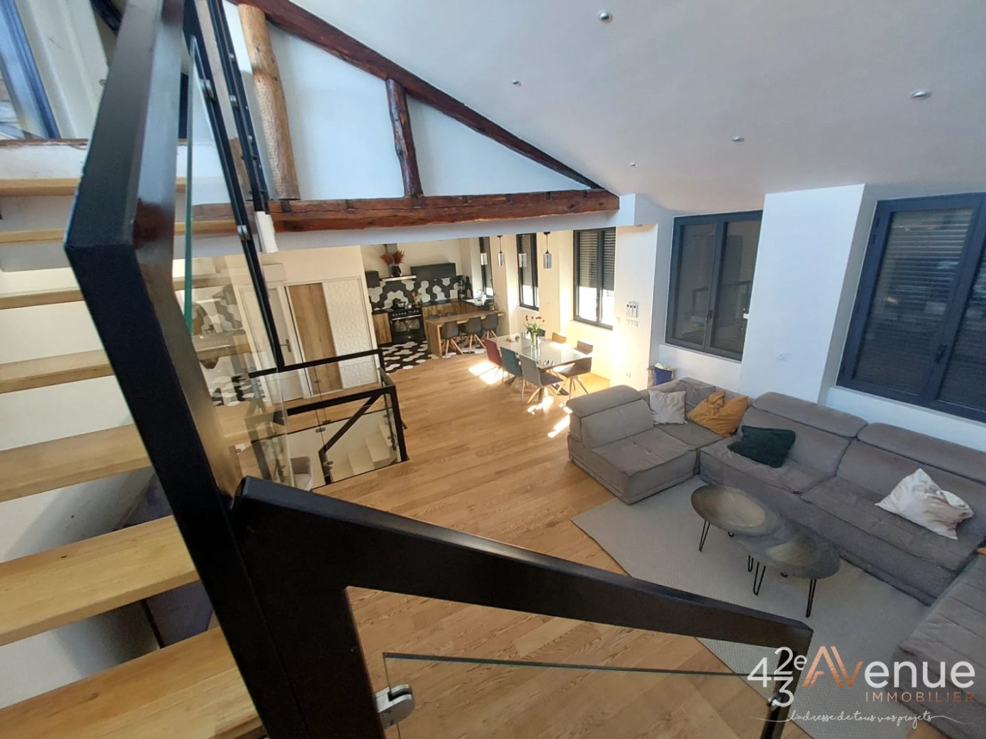 APPARTEMENT T5 - ST ETIENNE CHATEAUCREUX - 157 m2 - 260000€