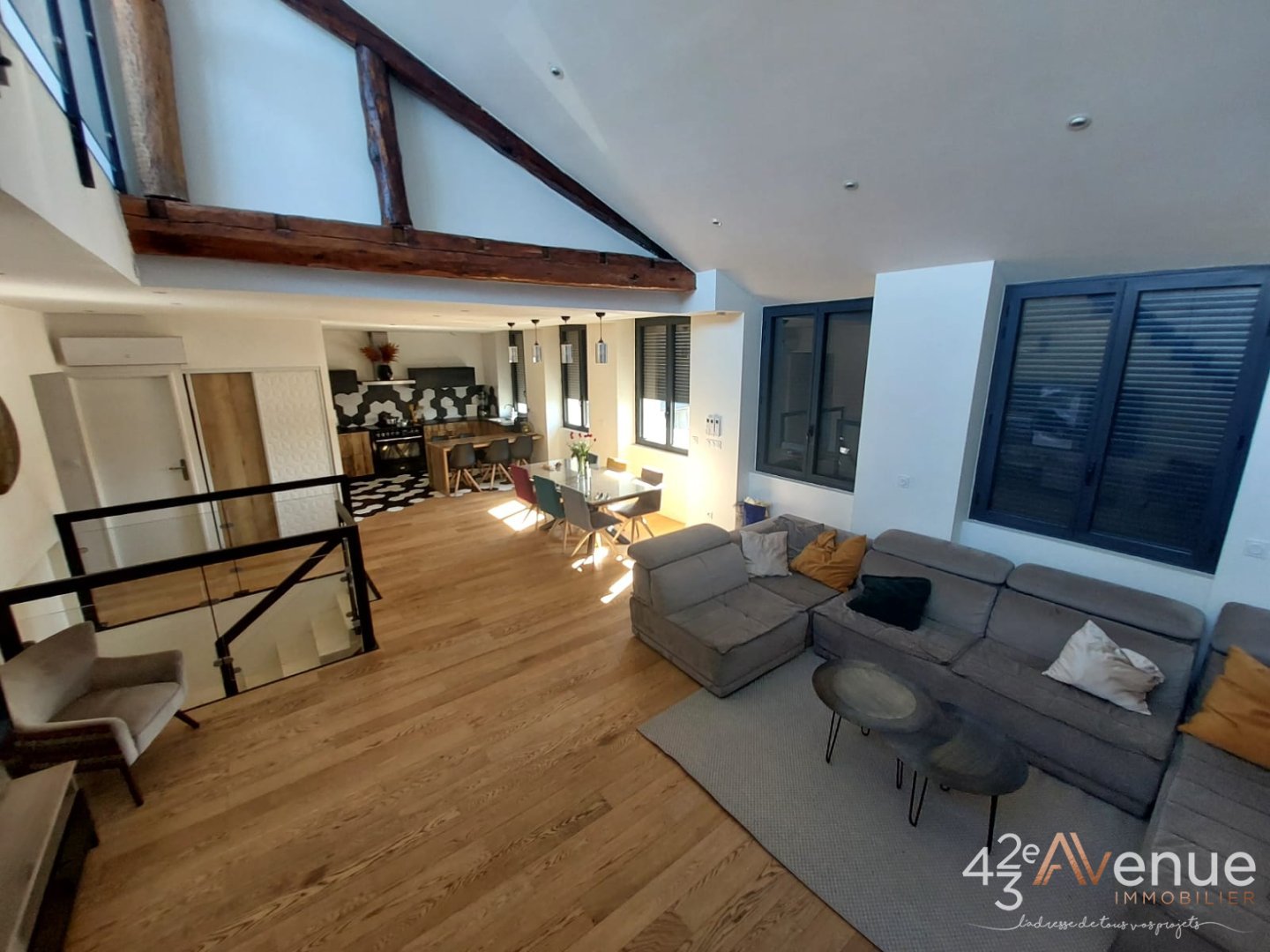 APPARTEMENT T5 - ST ETIENNE CHATEAUCREUX - 157 m2 - 260000€