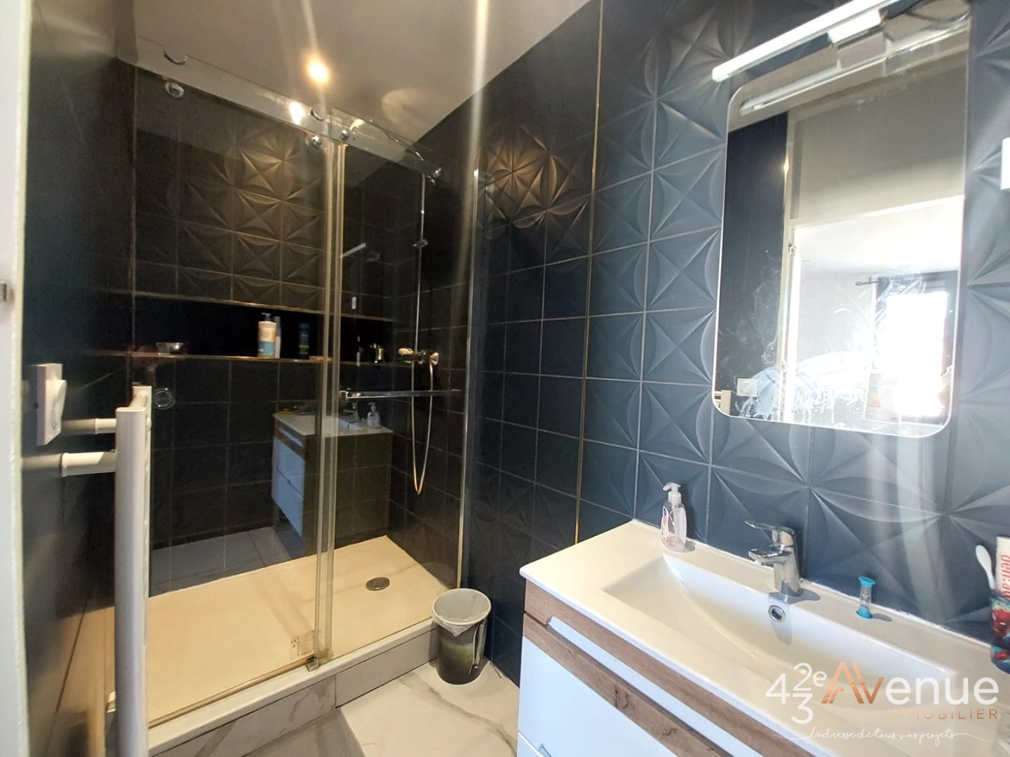 APPARTEMENT T5 - ST ETIENNE CHATEAUCREUX - 157 m2 - 260000€