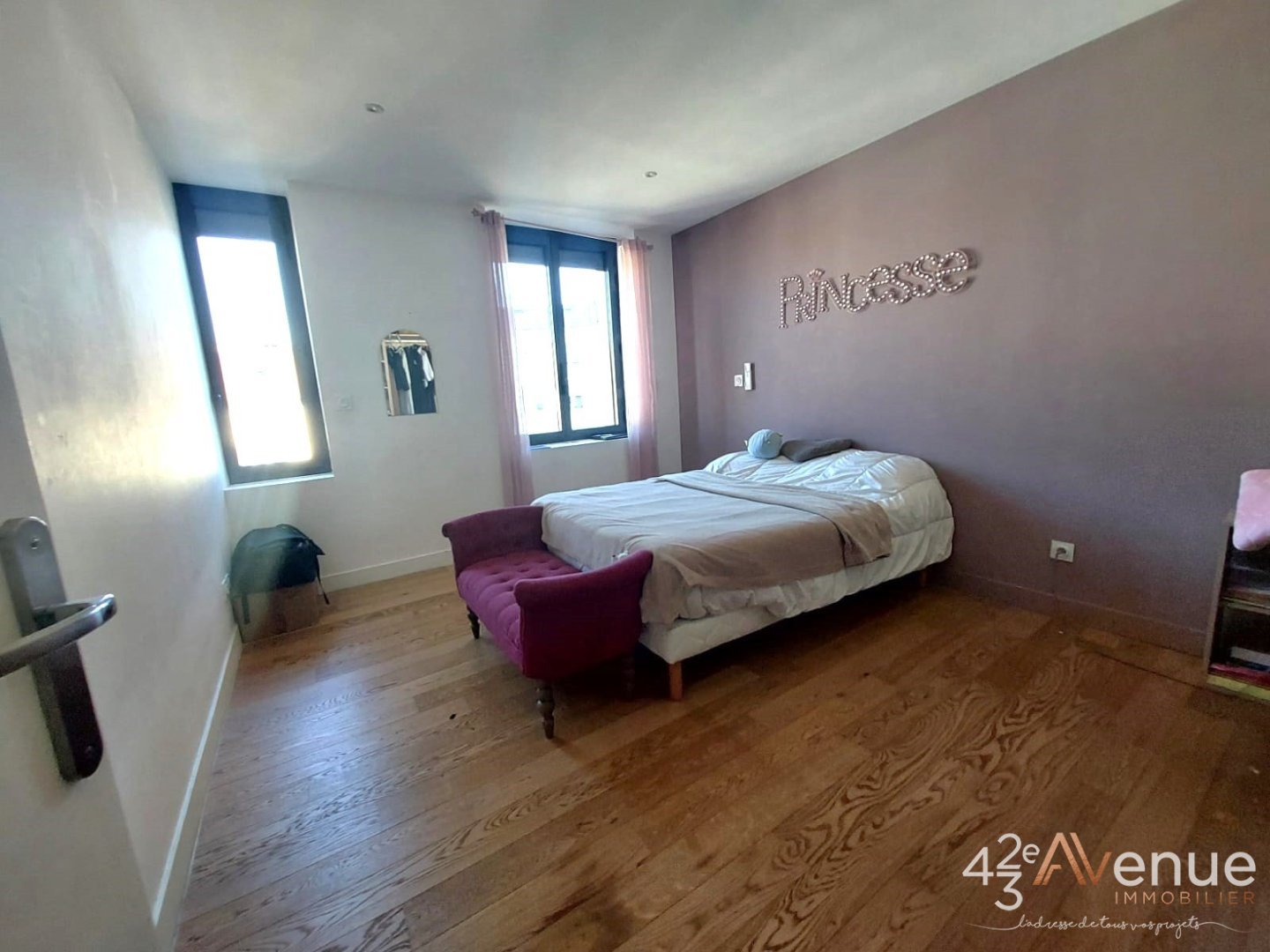 APPARTEMENT T5 - ST ETIENNE CHATEAUCREUX - 157 m2 - 260000€