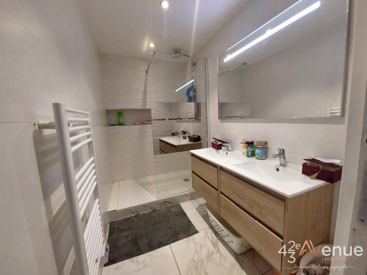 APPARTEMENT T5 - ST ETIENNE CHATEAUCREUX - 157 m2 - 260000€