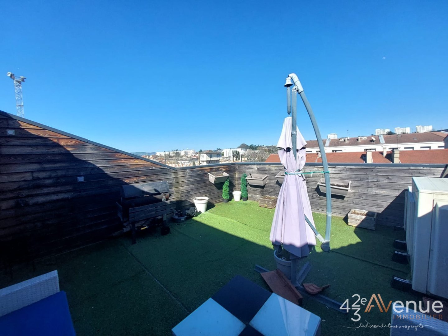 APPARTEMENT T5 - ST ETIENNE CHATEAUCREUX - 157 m2 - 260000€