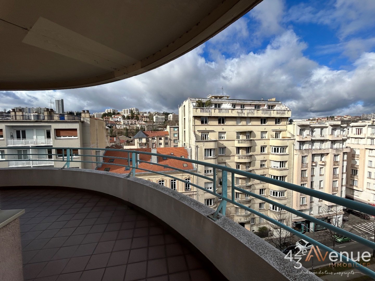 APPARTEMENT T5 A VENDRE - ST ETIENNE FACULTE   CENTRE DEUX - 105.7 m2 - 150000€