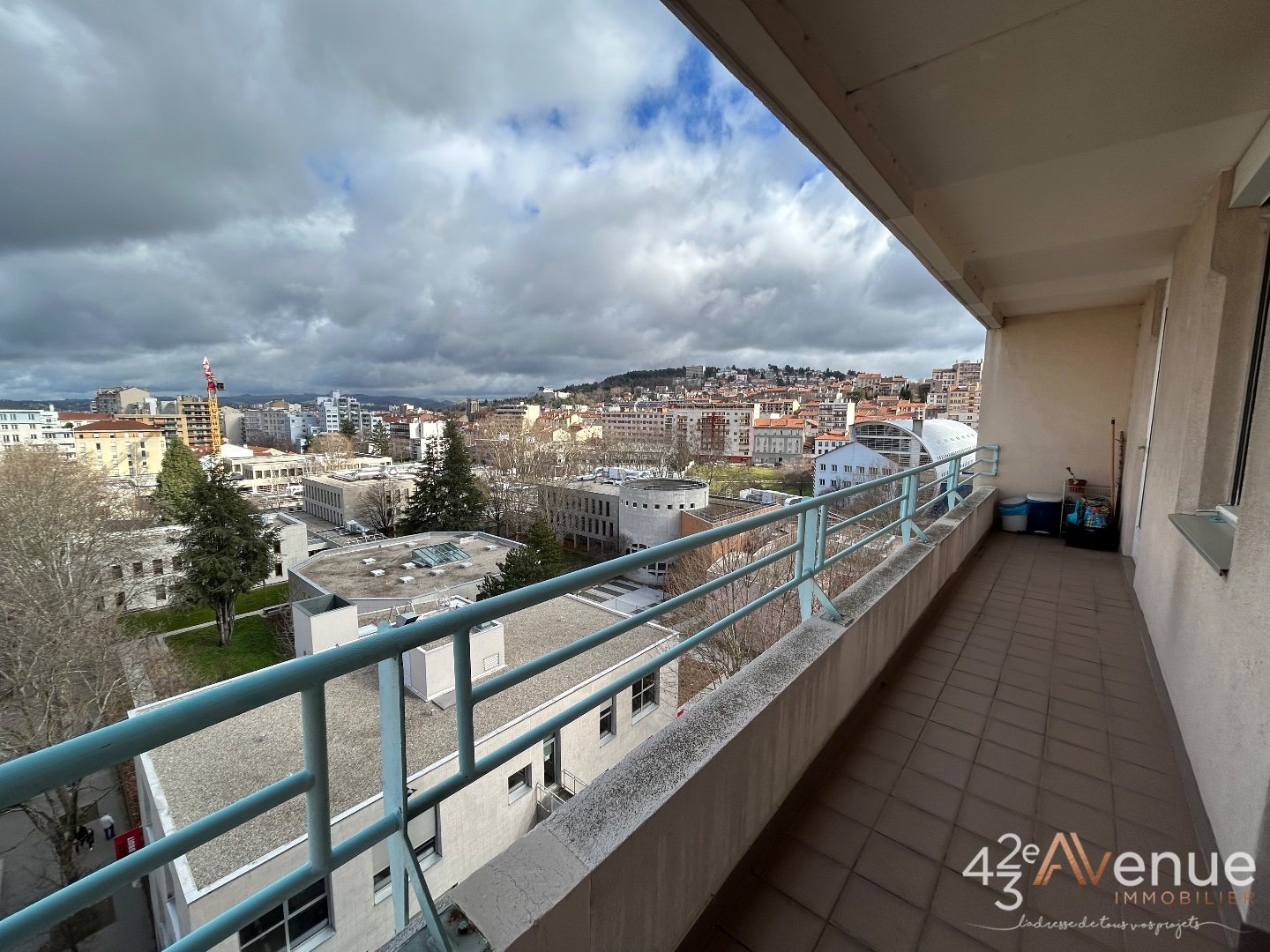 APPARTEMENT T5 - ST ETIENNE FACULTE   CENTRE DEUX - 105.7 m2 - 139000€