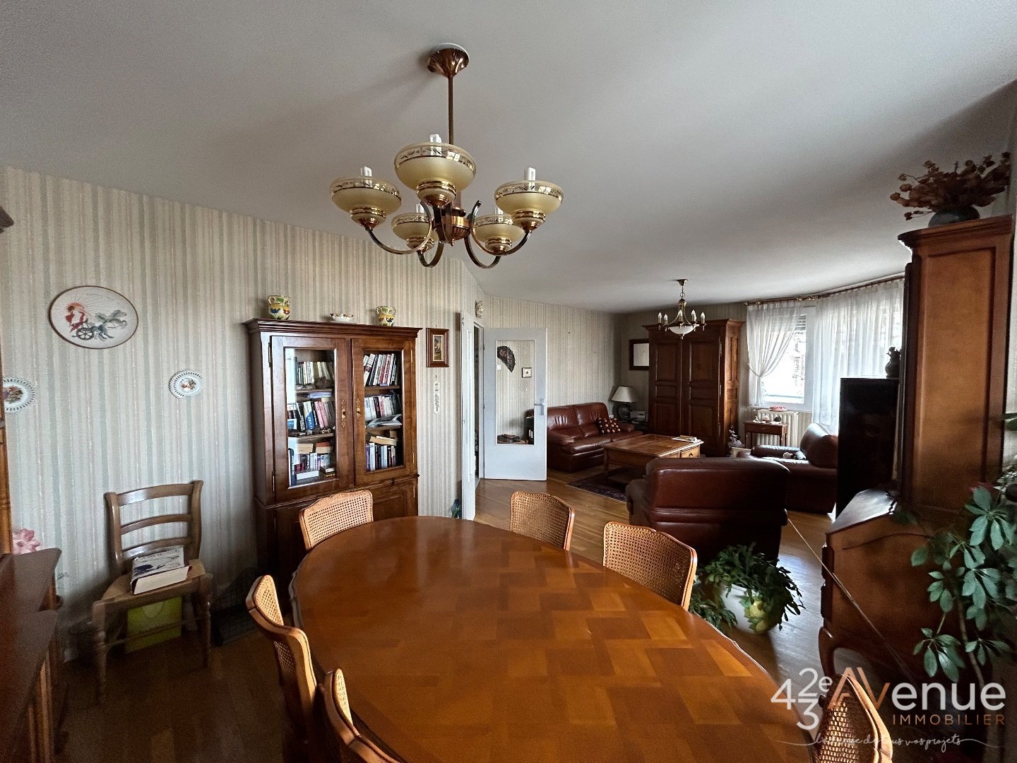 APPARTEMENT T5 - ST ETIENNE FACULTE   CENTRE DEUX - 105.7 m2 - 139000€