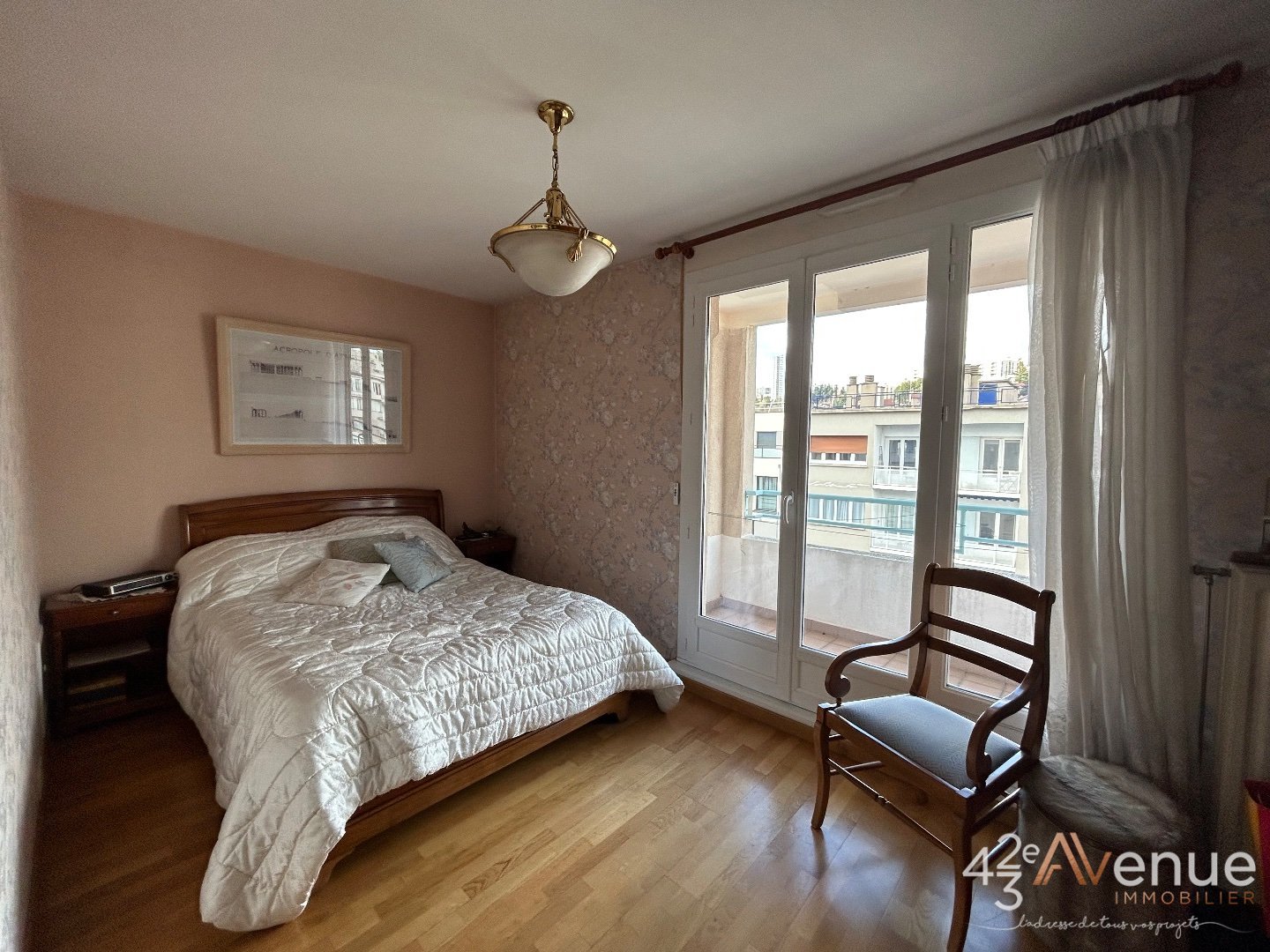 APPARTEMENT T5 - ST ETIENNE FACULTE   CENTRE DEUX - 105.7 m2 - 139000€