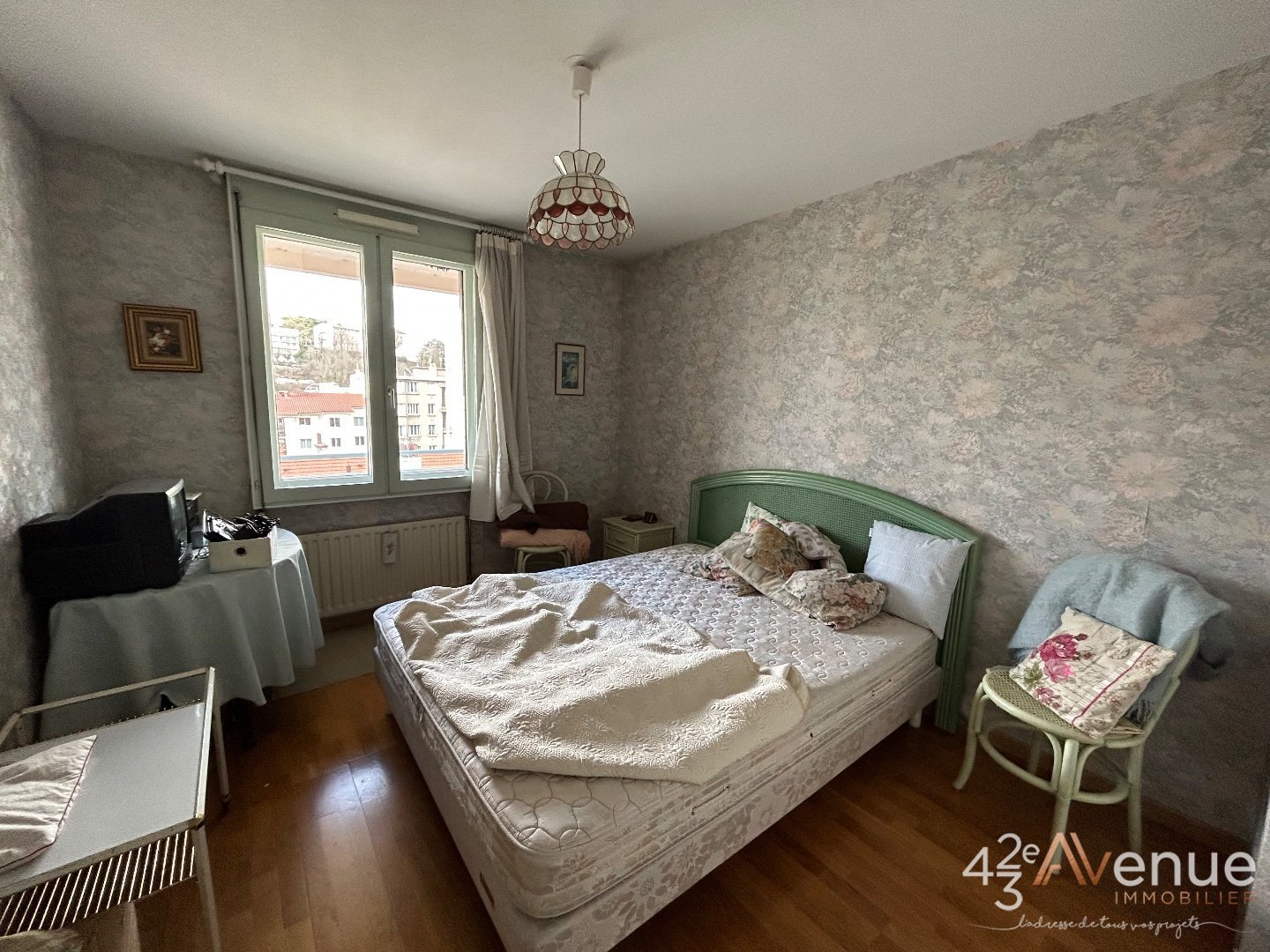 APPARTEMENT T5 - ST ETIENNE FACULTE   CENTRE DEUX - 105.7 m2 - 139000€