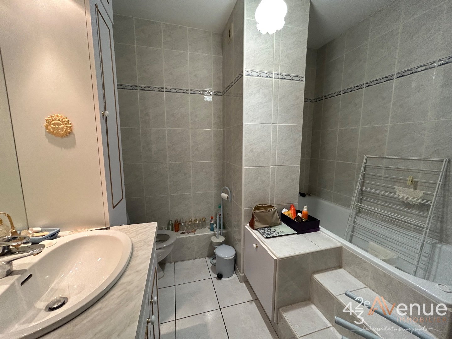 APPARTEMENT T5 - ST ETIENNE FACULTE   CENTRE DEUX - 105.7 m2 - 139000€