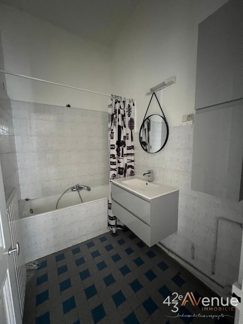 Appartement de type 5 Secteur facults A VENDRE - ST ETIENNE FACULTE   CENTRE DEUX - 100.77 m2 - 189000€