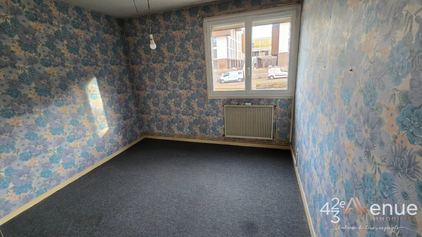 APPARTEMENT T5 - ST ETIENNE LA METARE - 86.17 m2 - 99600€