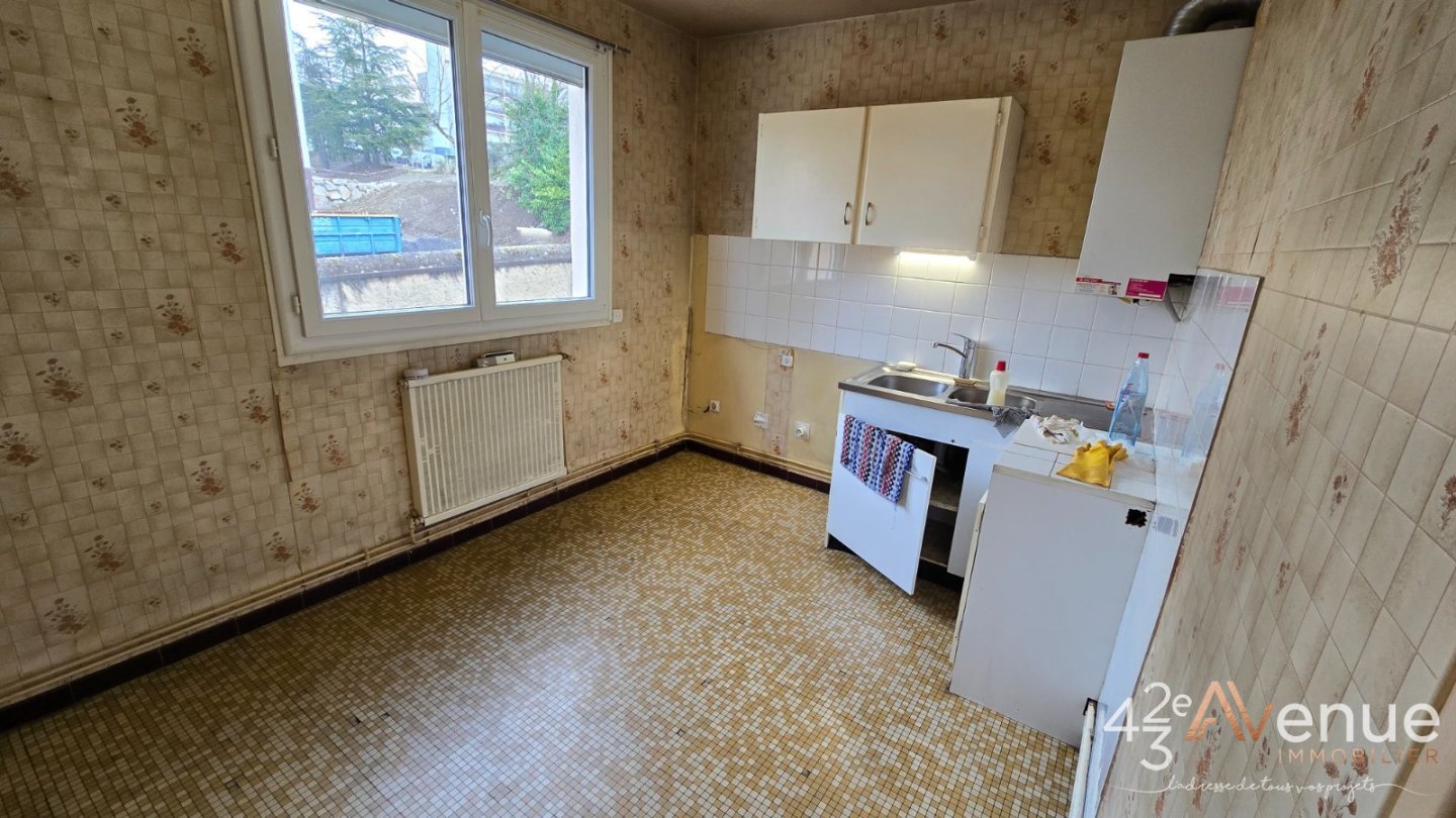 APPARTEMENT T5 A VENDRE - ST ETIENNE LA METARE - 86.17 m2 - 107000€
