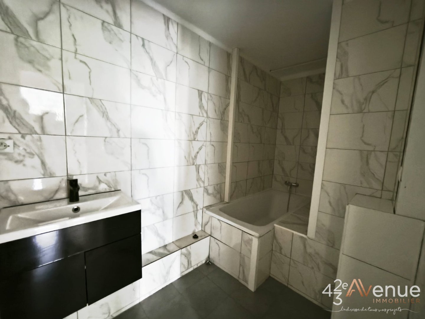 APPARTEMENT T5 A VENDRE - ST ETIENNE LA METARE - 96 m2 - 129 000 &euro;