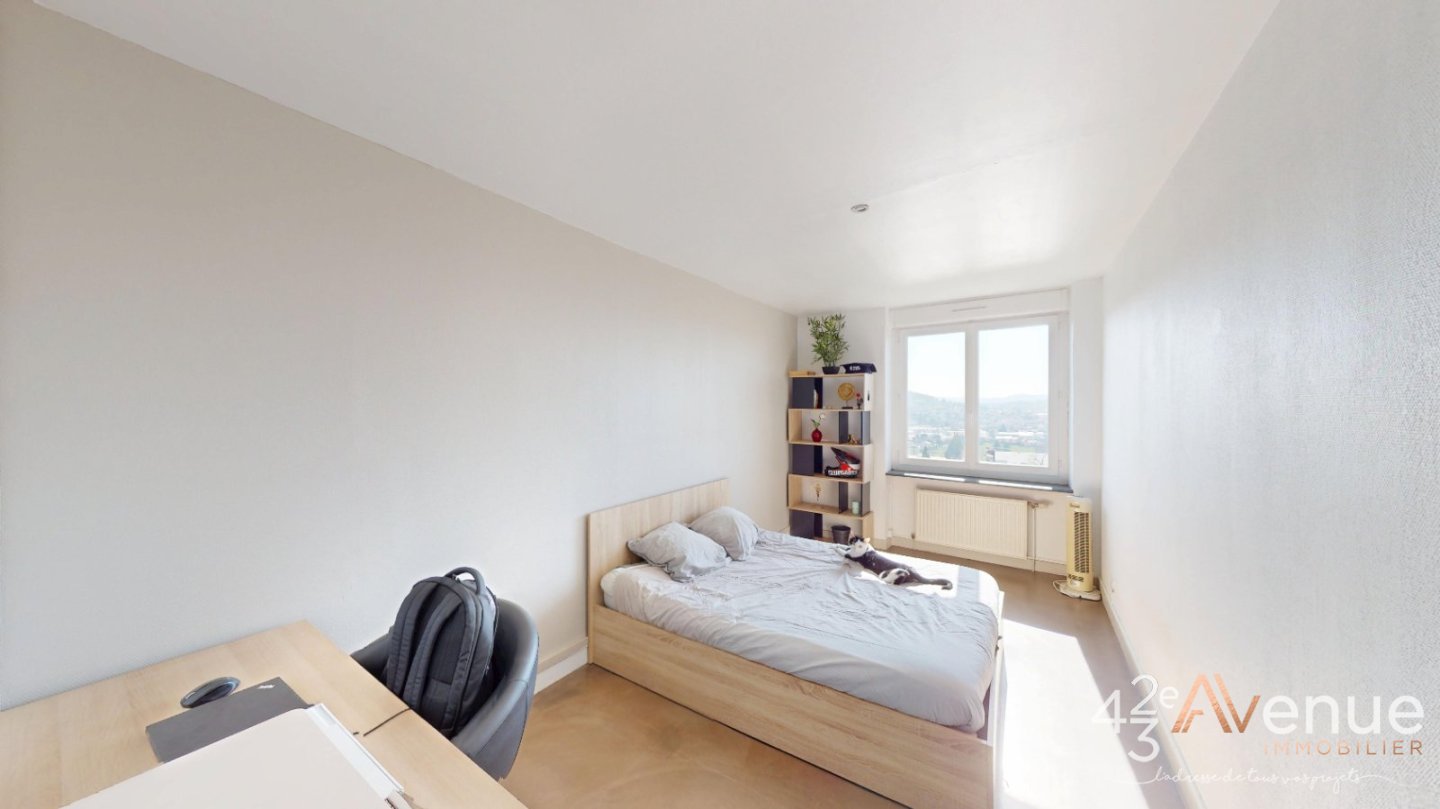 APPARTEMENT T5 A VENDRE - ST GENEST LERPT - 91.08 m2 - 195 000 &euro;