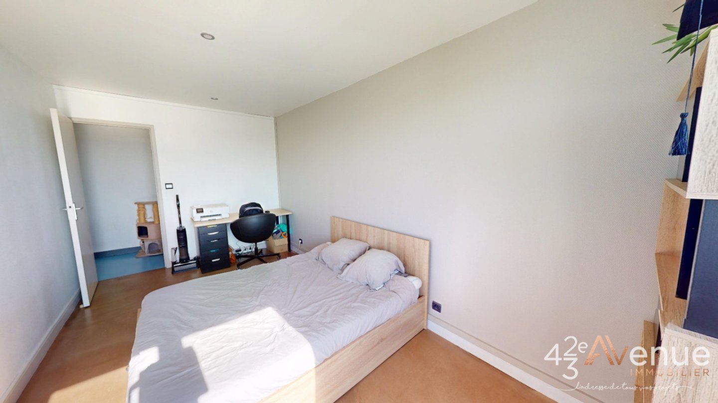 APPARTEMENT T5 A VENDRE - ST GENEST LERPT - 91.08 m2 - 195 000 &euro;