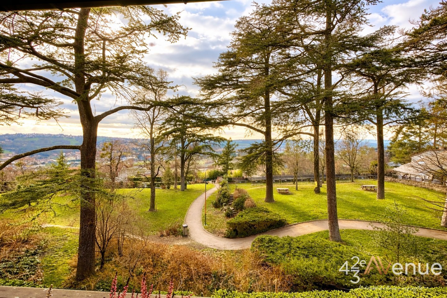 APPARTEMENT T5 A VENDRE - ST PRIEST EN JAREZ - 160.72 m2 - 349 000 &euro;