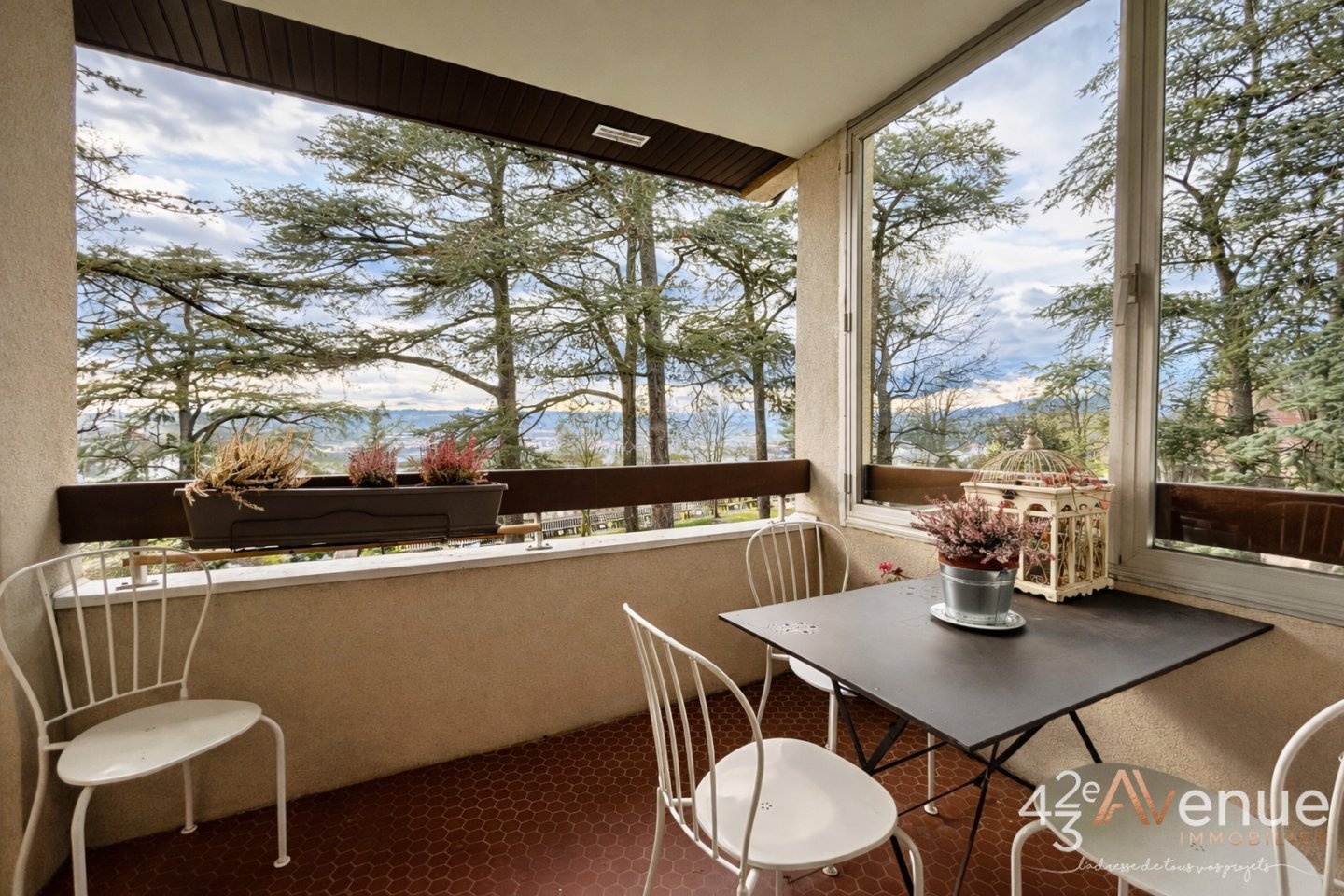 APPARTEMENT T5 A VENDRE - ST PRIEST EN JAREZ - 160.72 m2 - 349 000 &euro;