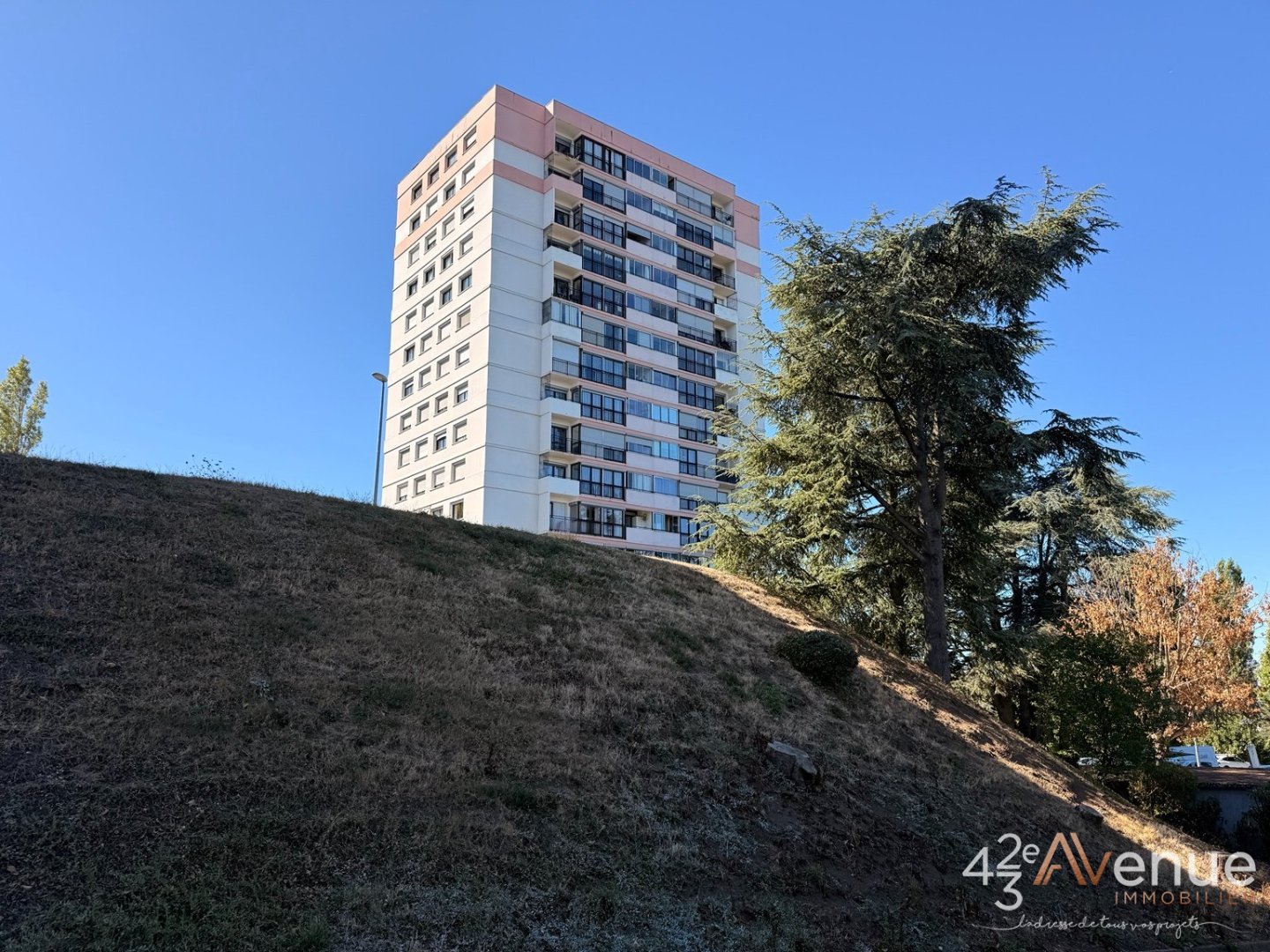 APPARTEMENT T5 A VENDRE - VILLARS - 98.36 m2 - 137 000 &euro;