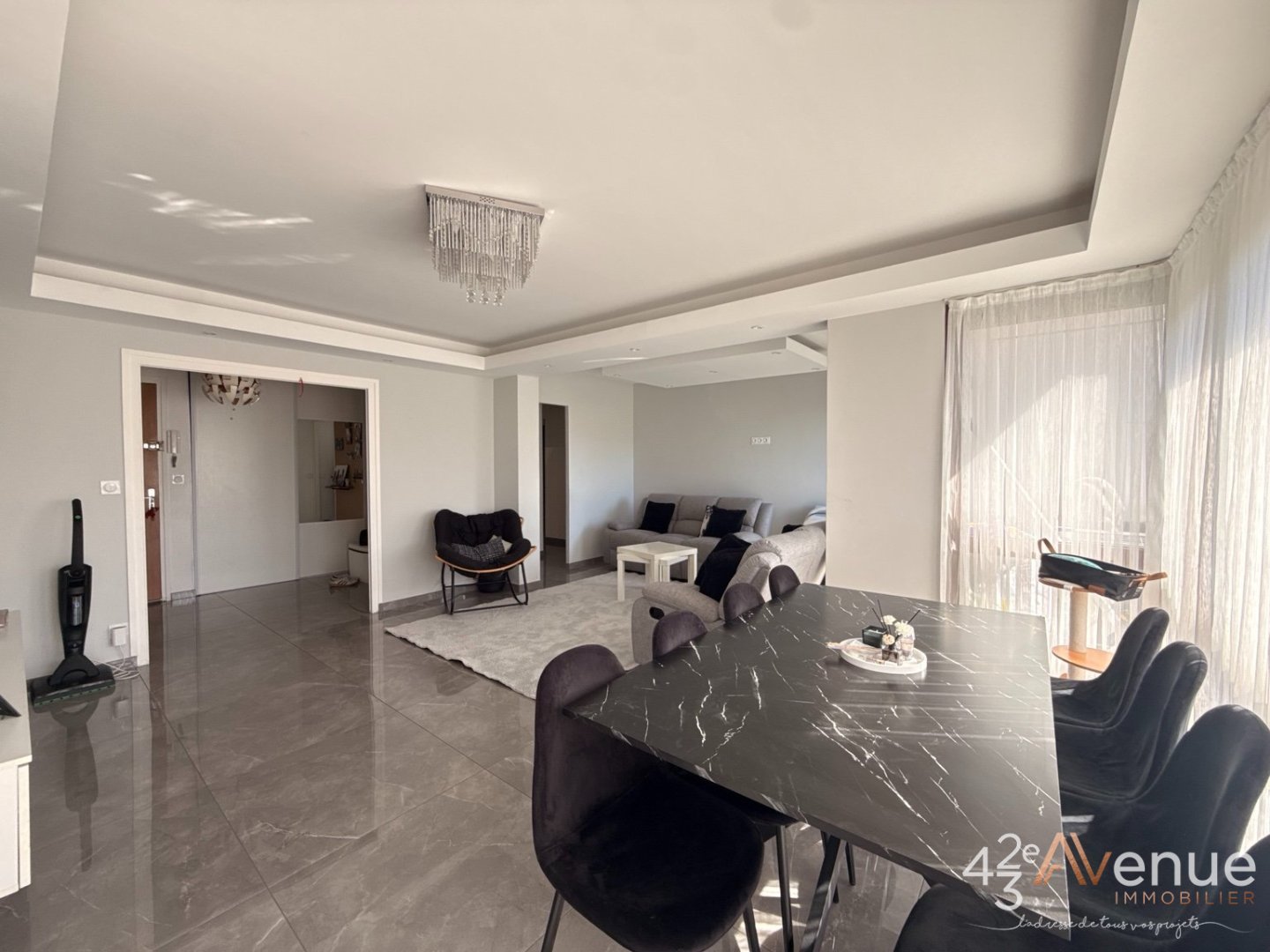 APPARTEMENT T5 A VENDRE - VILLARS - 98.36 m2 - 137 000 &euro;