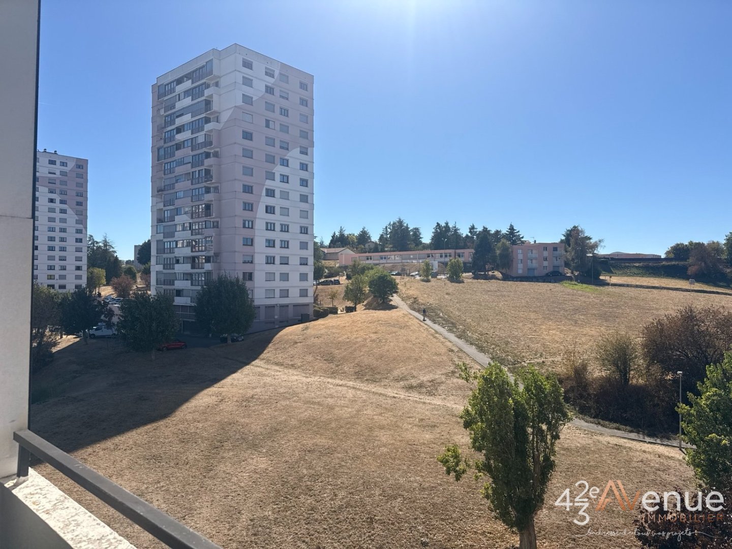 APPARTEMENT T5 A VENDRE - VILLARS - 98.36 m2 - 137 000 &euro;