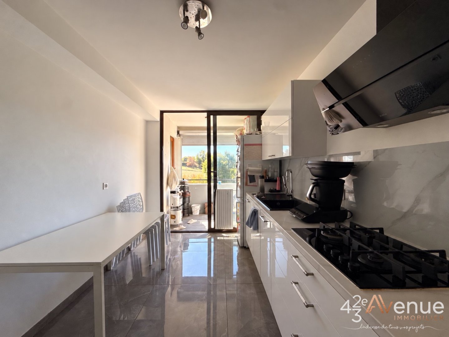 APPARTEMENT T5 A VENDRE - VILLARS - 98.36 m2 - 137 000 &euro;