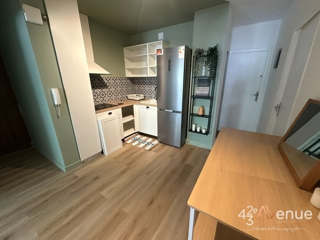 APPARTEMENT T6 A LOUER - ST ETIENNE FAC TREFILERIE - 94.29 m2 - 990 &euro; charges comprises par mois