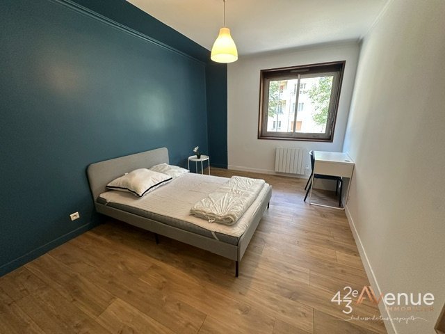 APPARTEMENT T6 A LOUER - ST ETIENNE FAC TREFILERIE - 94.29 m2 - 990 &euro; charges comprises par mois