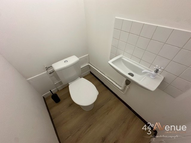 APPARTEMENT T6 A LOUER - ST ETIENNE FAC TREFILERIE - 94.29 m2 - 990 &euro; charges comprises par mois