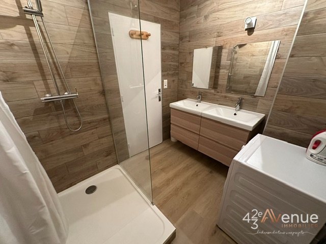 APPARTEMENT T6 A LOUER - ST ETIENNE FAC TREFILERIE - 94.29 m2 - 990 &euro; charges comprises par mois