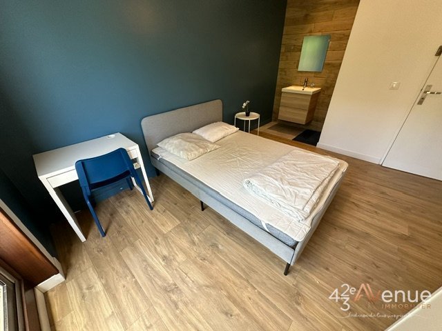 APPARTEMENT T6 A LOUER - ST ETIENNE FAC TREFILERIE - 94.29 m2 - 990 &euro; charges comprises par mois