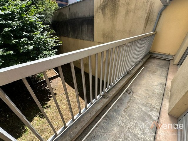 APPARTEMENT T6 A LOUER - ST ETIENNE FAC TREFILERIE - 94.29 m2 - 990 &euro; charges comprises par mois