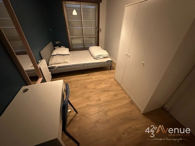 APPARTEMENT T6 A LOUER - ST ETIENNE FAC TREFILERIE - 94.29 m2 - 990 &euro; charges comprises par mois